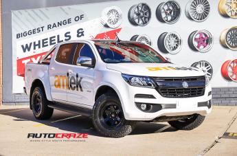 HOLDEN COLORADO SHOK MATTE BLACK